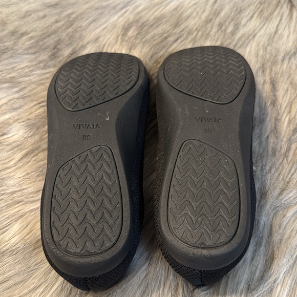 Vivaia walking Shoes Size 38 (size 8 US) - Picture 7 of 8